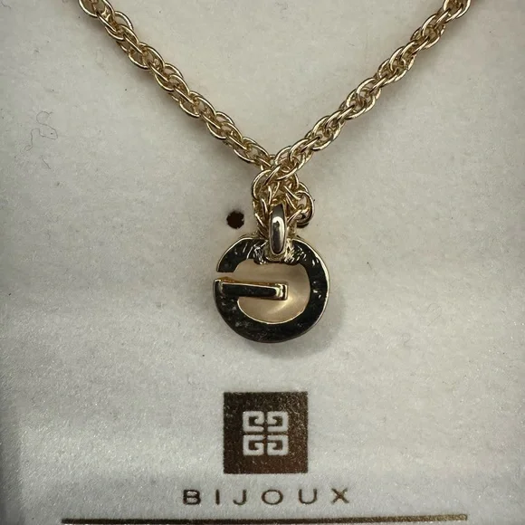 💎Givenchy Necklace💎 - Picture 2 of 3